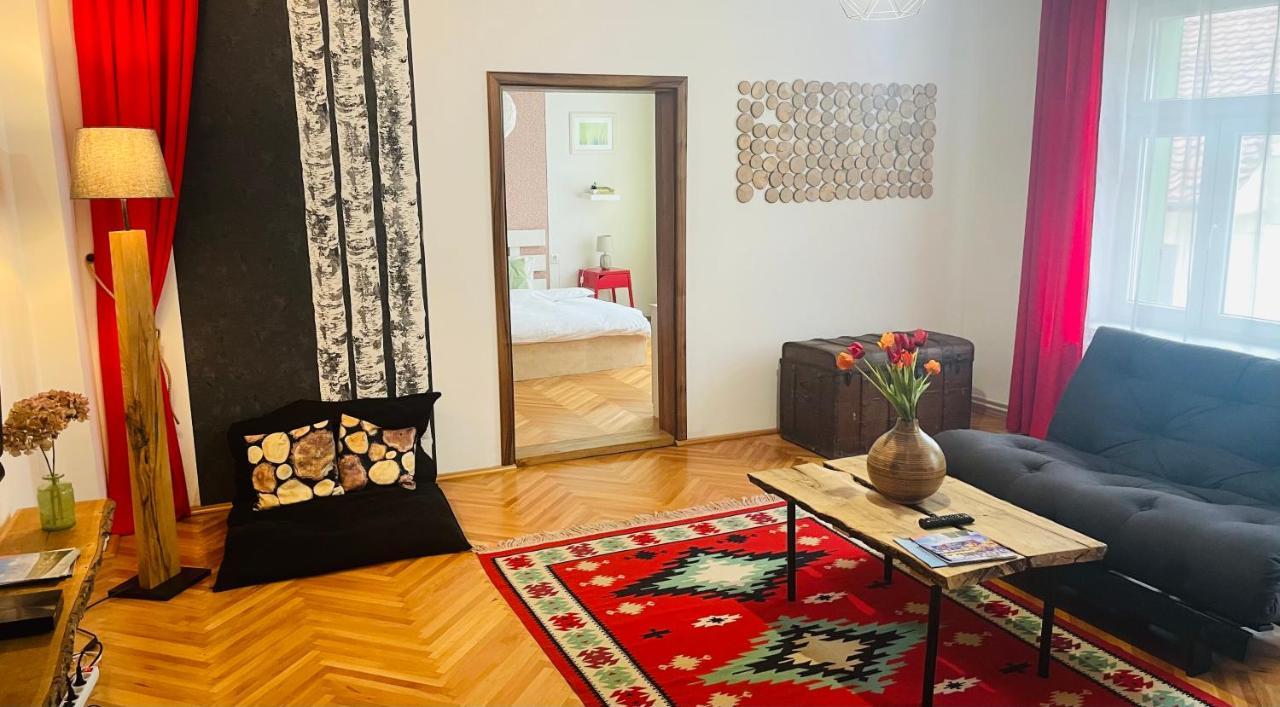 Spacious Stylish Apartment In Old Town Hermannstadt Exterior foto