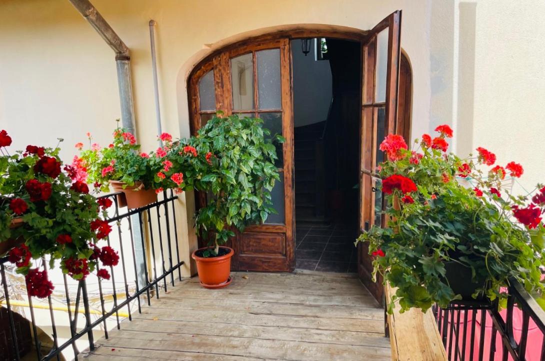 Spacious Stylish Apartment In Old Town Hermannstadt Exterior foto