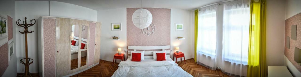 Spacious Stylish Apartment In Old Town Hermannstadt Exterior foto